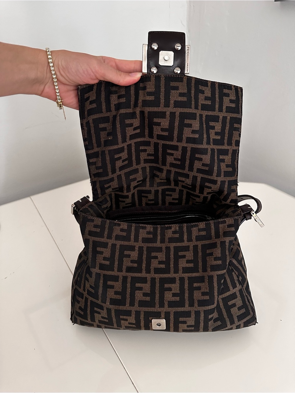 Fendi Black and Brown FF Logo Shoulder Bag - Picture 15 of 15